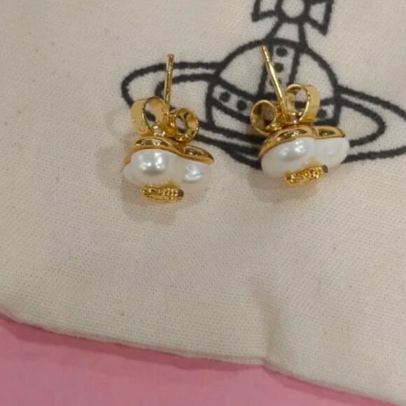 Vivienne Westwood Pearl Heart Orb Earrings - Picture 3 of 5